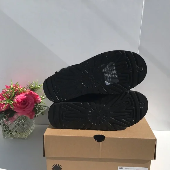 UGG Mini Bailey UGG Metal Graphic - Picture 7 of 12